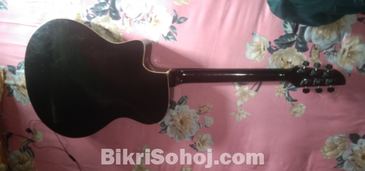 Used Guitar for Sale – Excellent Condition at a Great Price!